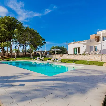 فيلة Dione Al Mare *