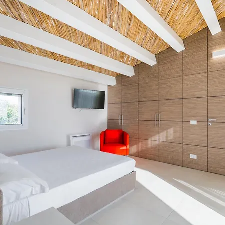 فيلة Dione Al Mare