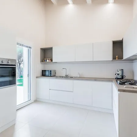 فيلة Dione Al Mare دونّالوكاتا